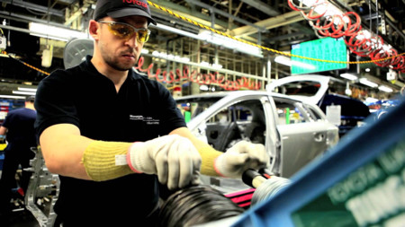 operario factoría Toyota UK