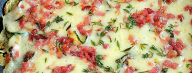 Sartenada de calabacín con queso y jamón, receta ligera para la hora de la cena con solo tres ingredientes