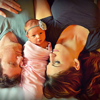 El emocionante vídeo de una pareja que sorprende a su familia con un bebé adoptado que llevaban años esperando