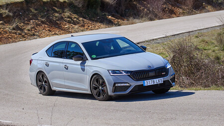 El nuevo Skoda Octavia RS ya está disponible en todas sus versiones, incluida la PHEV de 245 CV: todos sus precios
