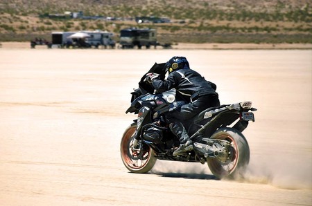 ¡Una BMW R 1200 GS de récord! A 275 km/h en Bonneville y por una buena causa