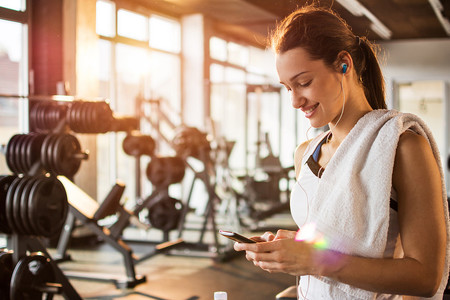 Los mejores auriculares para entrenar: ¿con cable o inalámbricos?