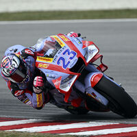 Solo Enea Bastianini logra frenar a las Aprilia en Sepang y caída doble de Marc Márquez para empezar la pretemporada 