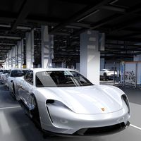 La fábrica del Porsche Taycan en cifras: 700 millones de euros, CO₂ neutro y un transportador de 890 metros
