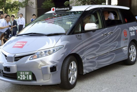 Japon Prueba Taxis Autonomos Con Pasajeros  En La Via Publica 