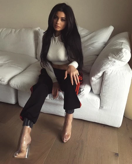 Las botas transparentes de Kylie Jenner a prueba. ¿Resultado? Muy muy desagradable