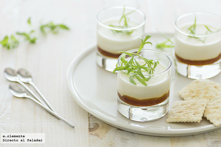 Panna cotta de parmesano con mermelada de tomate. Receta