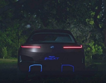 BMW Vision iNext revela su atractiva parte posterior y continúa abriéndonos el apetito
