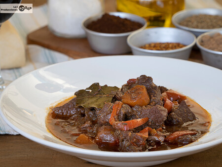 Carne al toro, receta tradicional gaditana de estofado de ternera