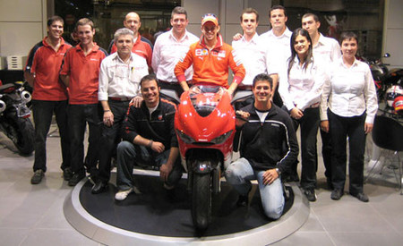 Casey Stoner visitó Ducati Valencia