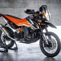 ¡Espectacular! La KTM 790 Adventure R Prototype nos hace soñar con la futura trail media austriaca