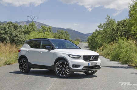 Probamos el Volvo XC40 T5 Recharge: un SUV híbrido enchufable con 262 CV y etiqueta CERO que convence por su confort