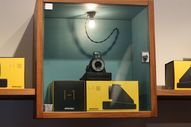 Impossible I-Type, una cámara de fotos que aúna la fotografía instantánea con la digital