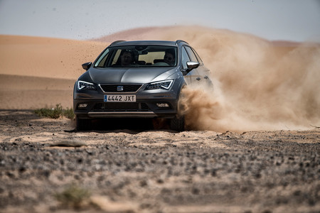 SEAT León X-Perience se atreve en las candentes dunas del Sáhara