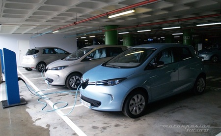Varios Renault ZOE recargándose