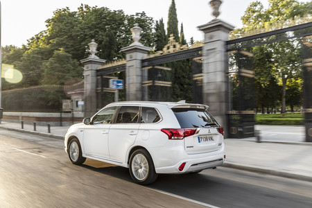 El nuevo Mitsubishi Outlander PHEV llegará este año junto a otro SUV compacto híbrido enchufable y un coche 100% eléctrico