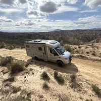No hace falta irte a Marruecos para disfrutar del desierto en camper o 4x4: Gorafe, a solo 420 km de Madrid te pondrá a prueba 