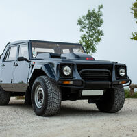 El Lamborghini LM002 es el abuelo del Lamborghini Urus y ahora sale a subasta uno de los pocos que vieron la luz