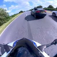 Este motero a 240 km/h le hizo el trabajo a la policía: se incriminó con su propia cámara, y ha enfadado a un juez