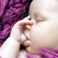 Mi bebé se chupa el dedo: ¿puede suponer un problema?