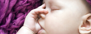 Mi bebé se chupa el dedo: ¿puede suponer un problema? 