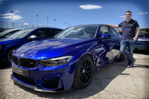 "Con un ordenador y un cable puedo cambiarlo casi todo en tu coche". Miguel, reprogramador de coches
