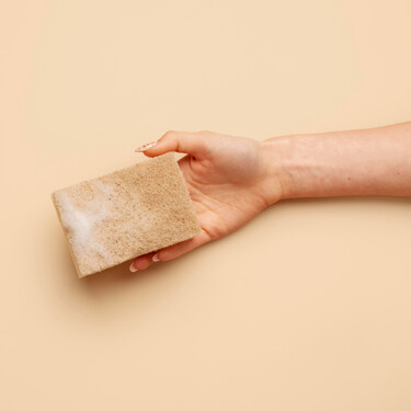 La alternativa a los estropajos de siempre que se puede lavar en el lavavajillas y cuida del menaje