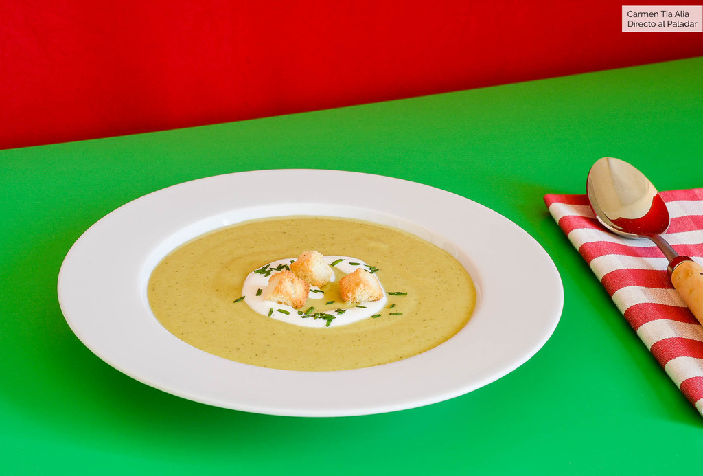 Receta de crema de calabacín con Thermomix, un clásico (fácil y rápido) que nunca falla