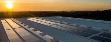 El precio de las baterías está cayendo tanto que hay sitios donde ya se están planteando algo que parecía imposible: energía solar 24 horas al día 