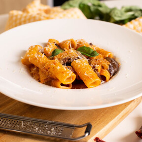 Esta pasta italiana no tiene nada que envidiar a la boloñesa, pero es más saludable e ideal para el verano