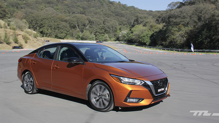 Nissan Sentra 2020, al volante de un sedán que no se parece en nada al anterior (y eso es bueno)