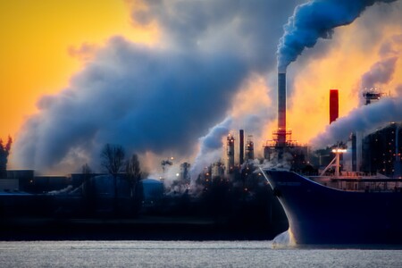 Ni la automoción, ni la aviación... La próxima gran batalla contra el cambio climático se libra en los puertos marítimos y su comercio