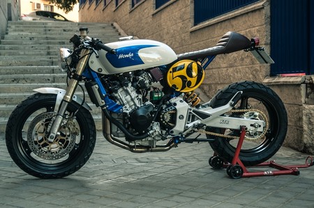 La imponente Sake Racer, la última fusión entre café racer y robusta naked de XTR Pepo