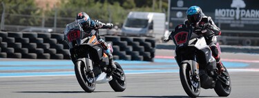 En Francia las nuevas carreras de maxi-trail lo están petando. Tocando rodilla como una MotoGP, pero de 250 kilos 
