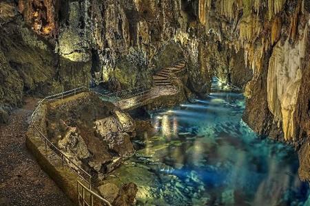 Guía de cuevas turísticas de España