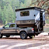 Este módulo plegable permite convertir una pick-up en camper preparada para cualquier aventura