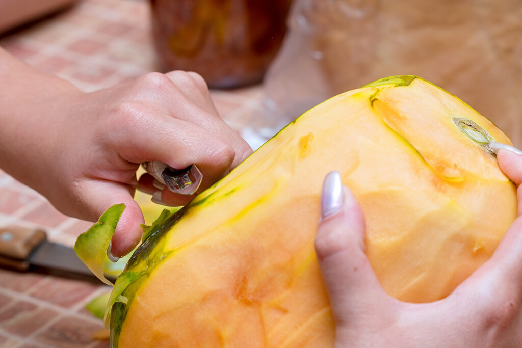 Cómo cortar y pelar una papaya fresca fácilmente para disfrutarla al máximo