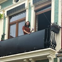 Tener placas solares es tan fácil como colgarlas en el balcón y conectarlas a un enchufe: esto es lo que debes saber