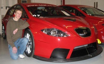Pilotando el Cupra a los 16 años