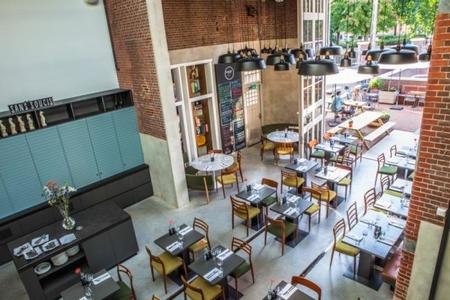 El antiguo depósito de tranvías de Ámsterdam se convierte en hotel