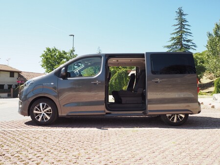 Toyota Proace Verso Electric perfil
