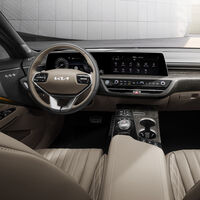 KIA K8 se convierte en el sedán más lujoso de la gama y por fin nos deja ver su innovador interior