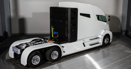Bloomberg acusa a Nikola de exagerar las capacidades de su camión de hidrógeno y presentarlo sin siquiera un motor completo