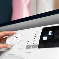 Unas las prefieren grandes, otras chicas: cómo saber qué tipo de lavadora necesitas en tu casa 