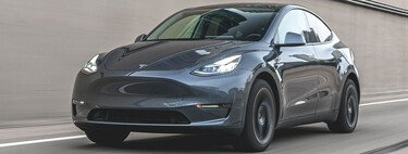 "Tiene demasiadas ayudas ". Aprueba el examen práctico de conducir, pero la DGT de Arizona se lo niega por sacárselo con un Tesla