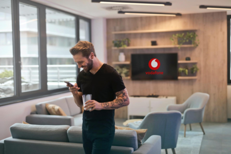 Vodafone sube hasta 3 euros las tarifas de antiguos clientes a cambio de datos ilimitados para todos y fibra más rápida
