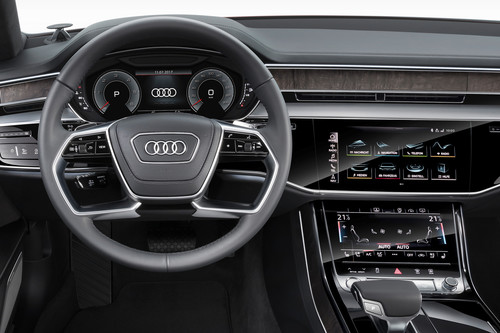 Sí, la pantalla del nuevo Audi A8 es dura de pelar, pero es por una buena causa (según la marca)
