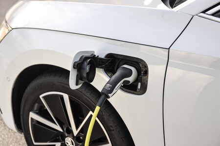 Lío con el Plan MOVES II en Baleares: las ayudas a la compra de coches eléctricos llegan tarde y obligan a achatarrar