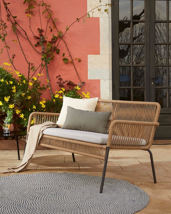 13 sillas, sillones y sofás de exterior bonitos y diferentes para que