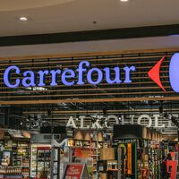 El conjunto de Carrefour perfecto para disfrutar de cenas en la terraza: mesa, 4 sillas y parasol por 199 euros 